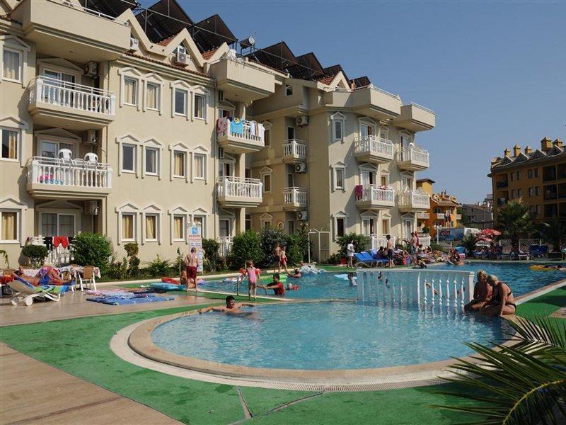 Sundream Apartments 말마리스 외부 사진