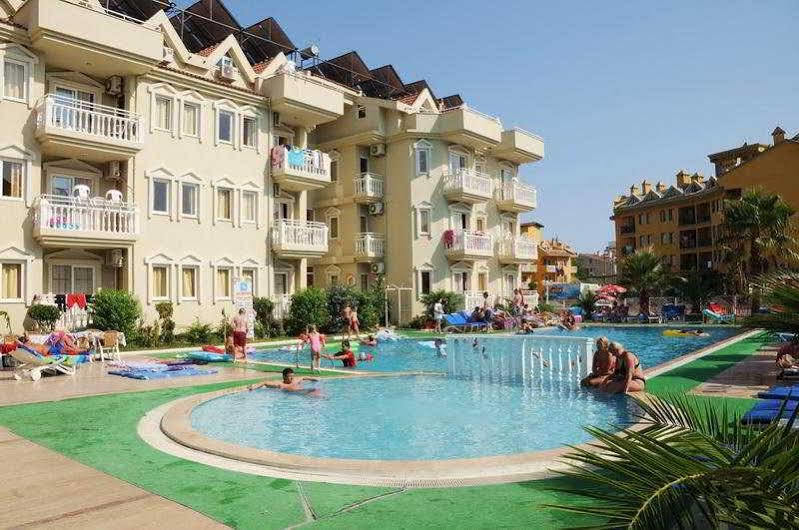 Sundream Apartments 말마리스 외부 사진